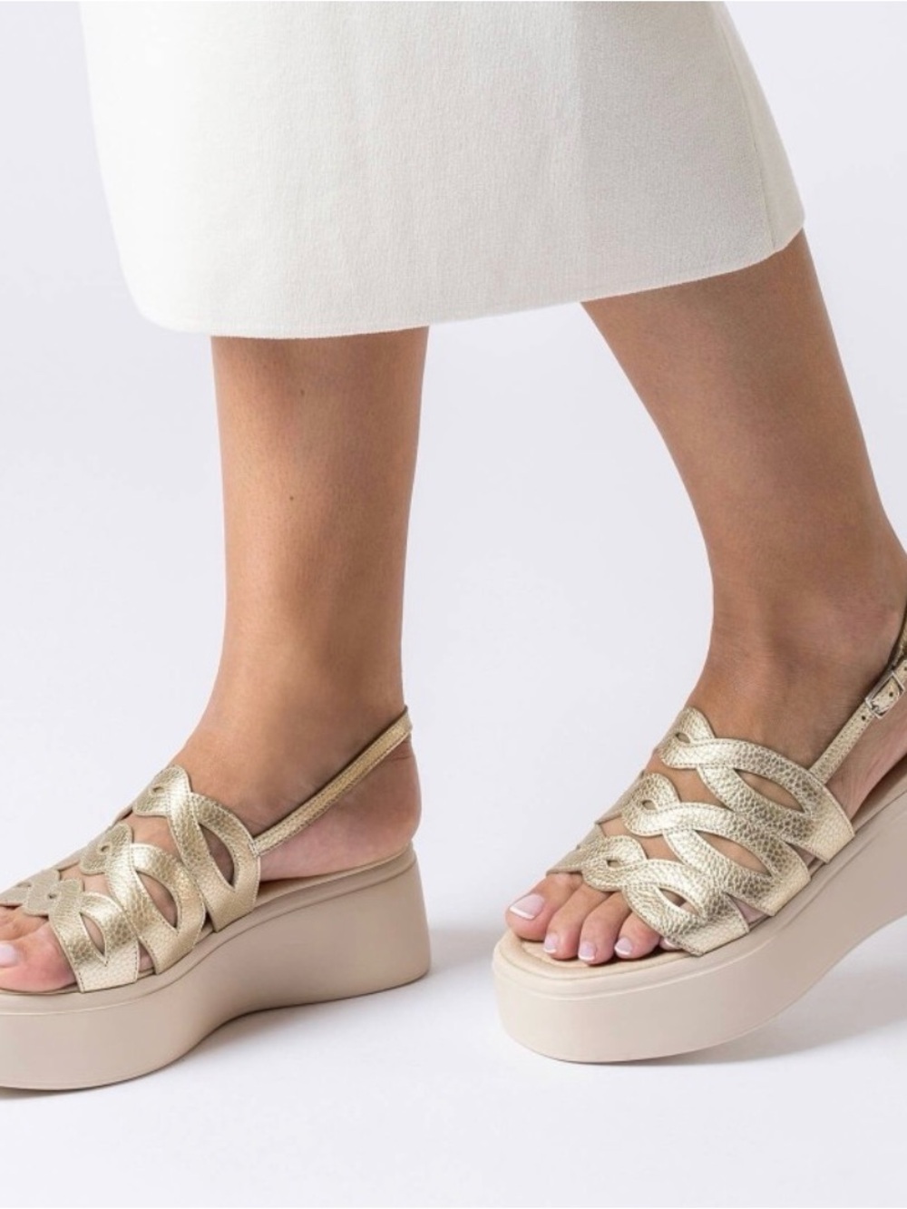 Wonders Metallic Gold Woven Platform Sandals - Women